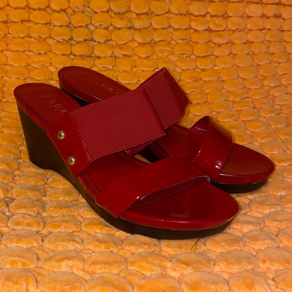 Lauren RALPH LAUREN Women's Rhianna Platform Slide Sandal
Red Patent Leather